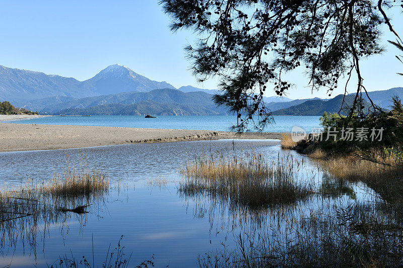 从Fethiye Akgol。来自菲特耶的白湖。